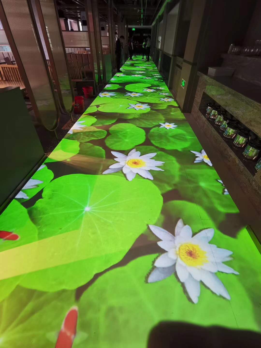3D全息餐厅，投影机拼接融合，弧幕环幕，地面互动投影